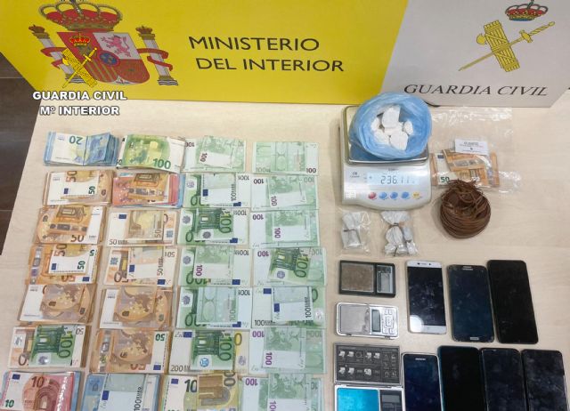 La Guardia Civil desmantela un pregunto 'supermercado de droga' en un domicilio de Aledo