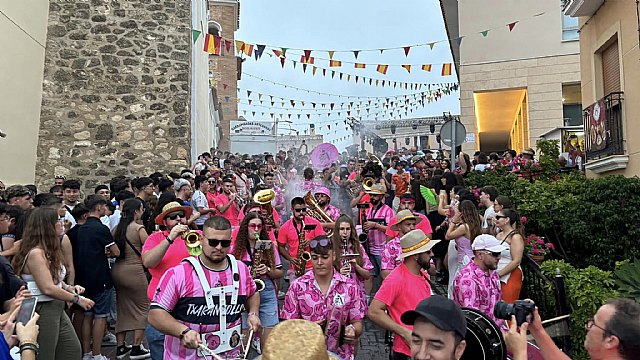 El Carro 2024 arranca entre música, baile y tradición con la Charanga Txarangollo y degustación popular